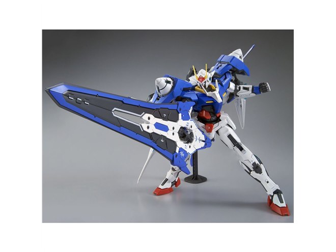 ガンダム00V」GNバスターソードIIIを備えたダブルオーザンライザー再現