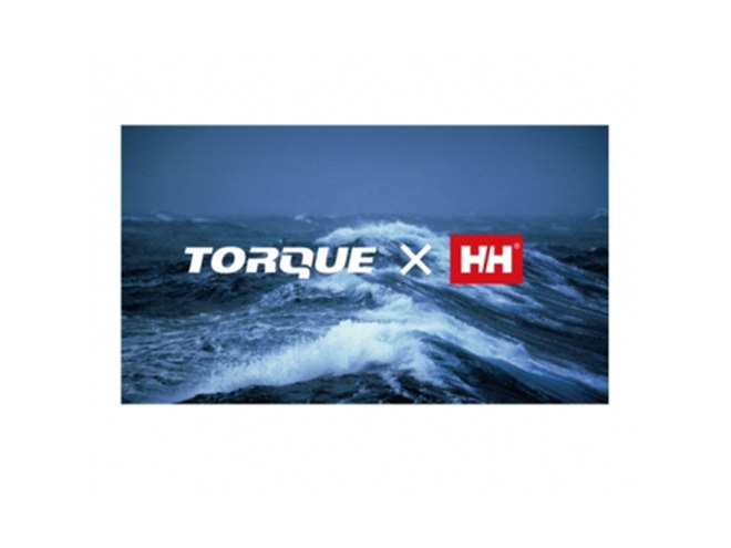 au、タフネススマホ「TORQUE G03」の「HELLY HANSEN」コラボモデル