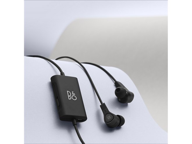 B&O Play、ハイブリッド式アクティブNC搭載イヤホン「Beoplay E4 Black
