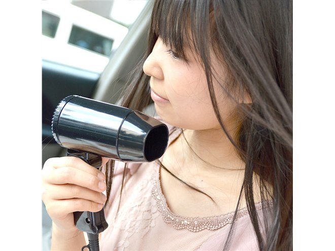 サンコー、車のシガーソケットで使えるコンパクト折りたたみヘア
