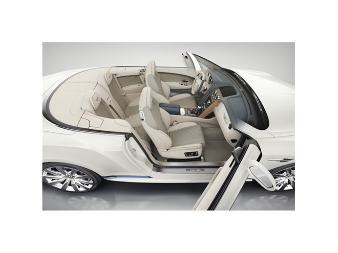 世界限定30台、「ベントレー・コンチネンタルGTコンバーチブル