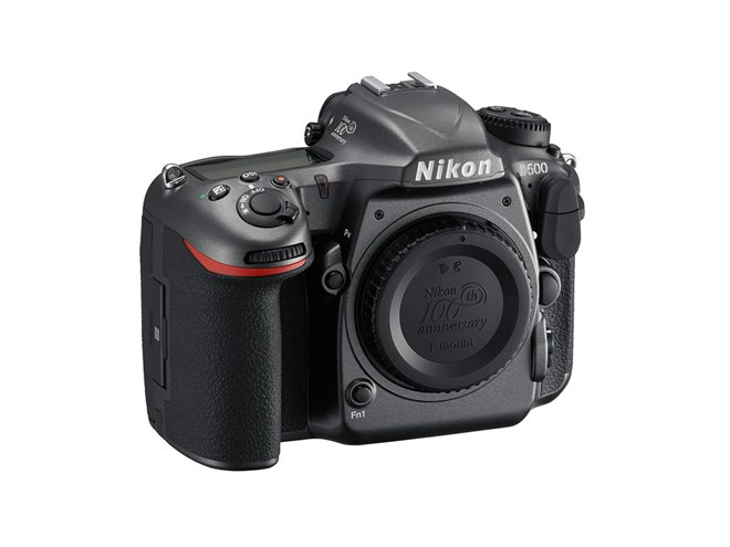 ニコン100周年モデル「D5」「D500」など出荷一時停止、ロゴ印刷に問題