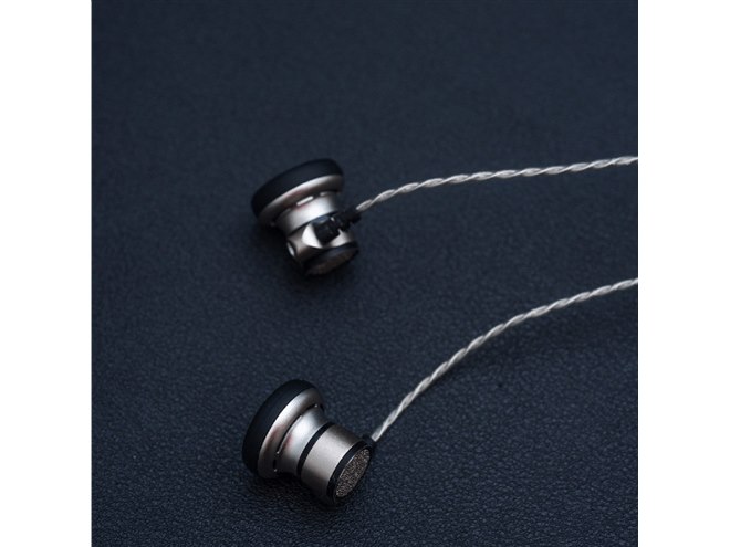 Astrotec、ヘッドホンのように音が広がるハイレゾ対応イヤホン - 価格.com