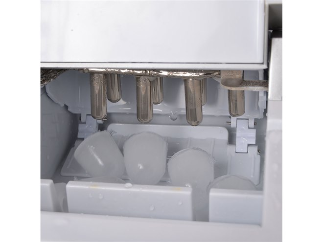 水を入れて最速6分で氷を生成、コンパクトな卓上製氷機「IceGolon