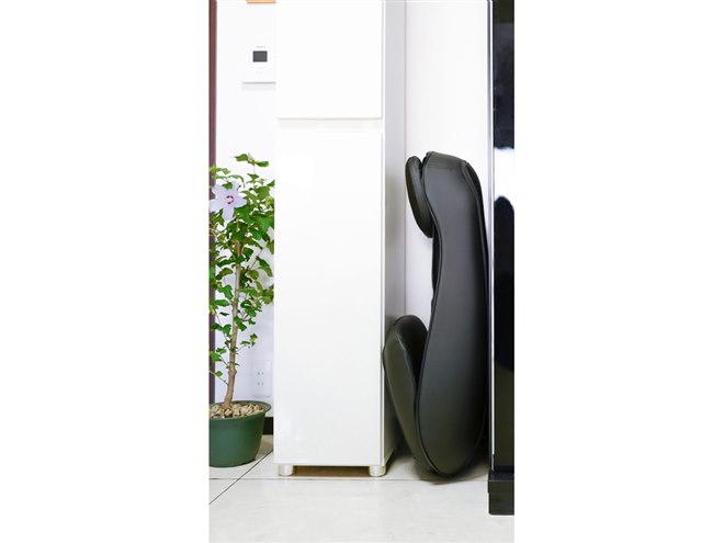 もみ、たたき、指圧、振動”対応の薄型折りたたみ式マッサージチェア もみ、たたき、指圧、振動”対応の薄型折りたたみ式マッサージチェア