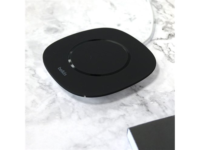 ベルキン、iPhone 8などで使用可能なQi対応ワイヤレス充電器 - 価格.com