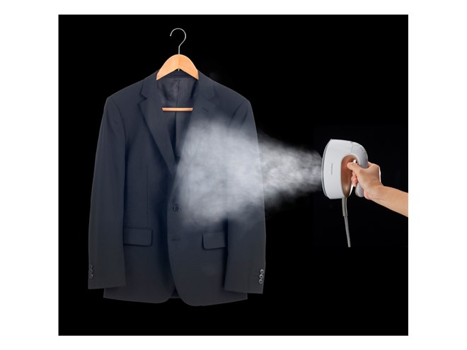 東芝、かけやすいアイロン機能を備えた1台2役の衣類スチーマー - 価格.com