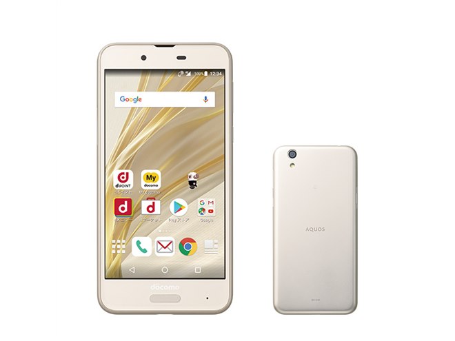 ドコモ、液晶テレビ「AQUOS」の技術を受け継いだ5型スマホ「AQUOS