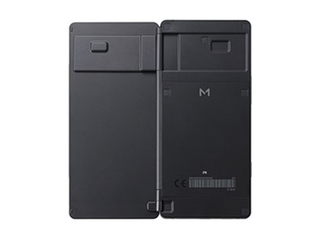 ドコモ、5.2型×2画面の見開きワイド画面を採用した「M Z-01K