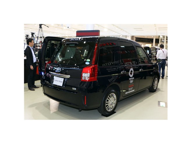 トヨタが新型タクシー「ジャパンタクシー」を発表 - 価格.com
