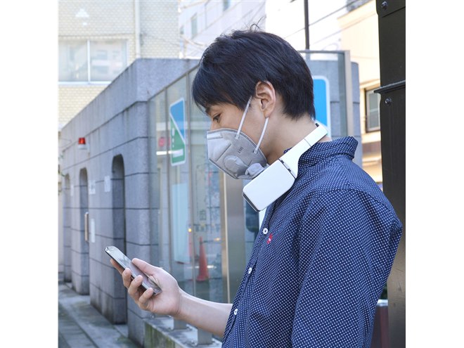 首かけ式で斬新、空気清浄機能付きの加湿器「エアクリーンネックバンド