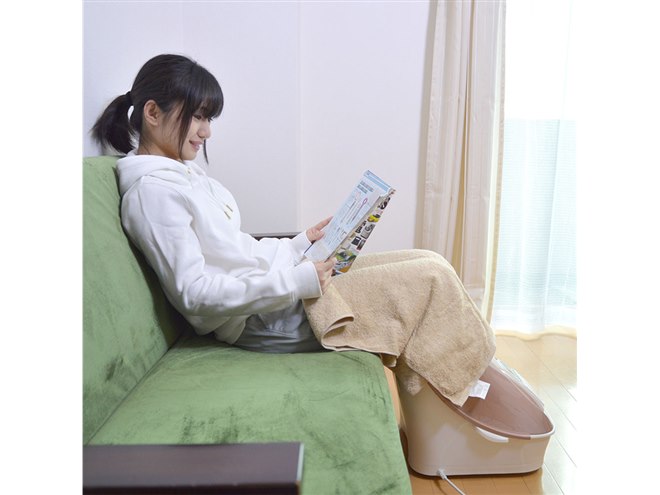 お家でぽかぽか足湯気分、 450mlの水であたためる「スチームフットバス