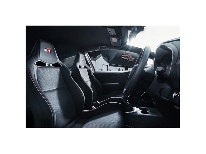 ヴィッツ」「86」などのスポーツコンバージョン車が登場 - 価格.com