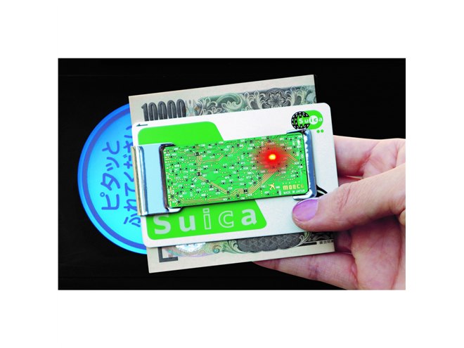 エヴァ初号機の胸部が光る「基板アート ICカードクリップ」8,100