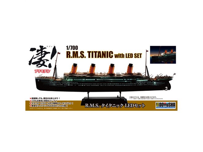 LEDでライトアップできる、1/700スケールの塗装済み