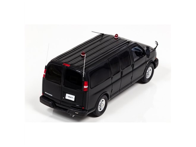 アメ車版ハイエース「シボレー エクスプレス」の日本警察車両、限定800