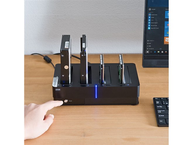 サンワ、4台のHDD・SSDを同時認識できるHDDスタンド「800-TK032