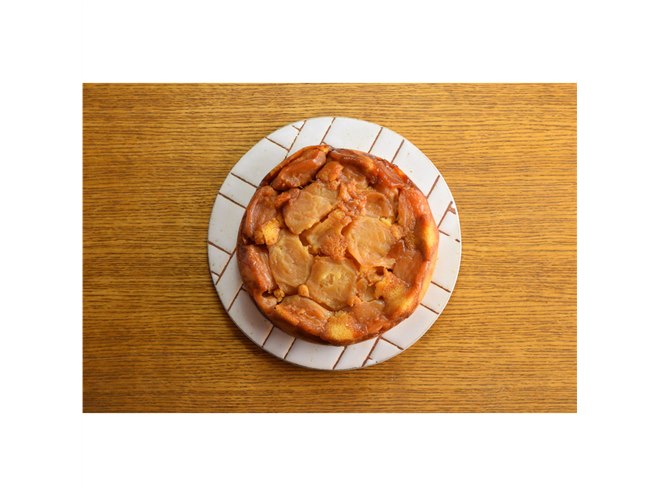 イーバランス、丸型のケーキやパンを焼けるホールケーキメーカー 