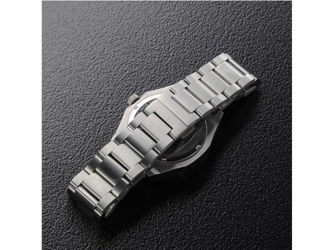 仮面ライダーBLACK」黒いボディを再現した腕時計、シャドームーン