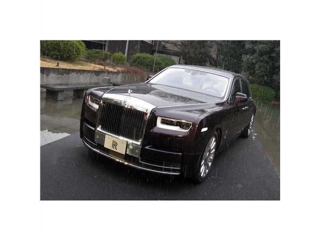 ロールス・ロイス、8代目となる新型「ファントム」を日本に導入 - 価格.com