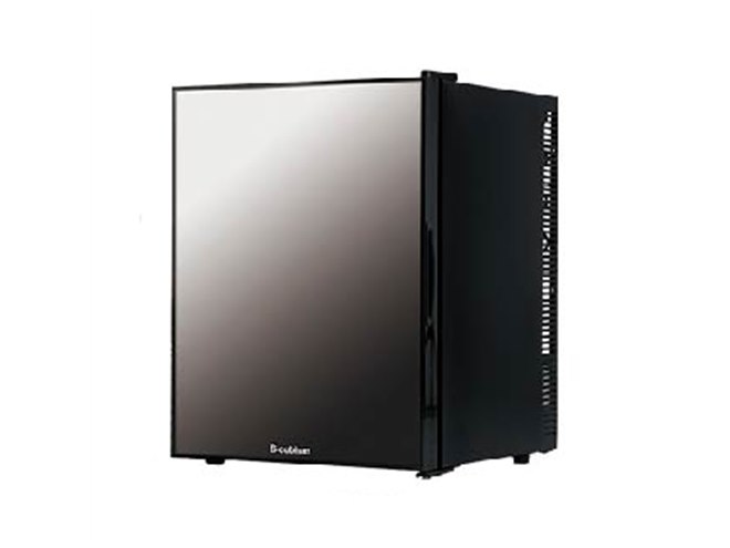 エスキュービズム、部屋に奥行きを感じる「ミラーガラス」採用の1ドア