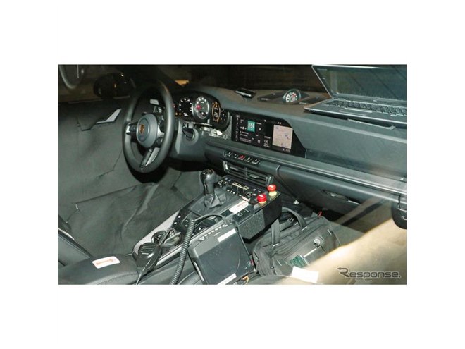 発表間近…ポルシェ 911 新型、MT仕様のコックピットをスクープ
