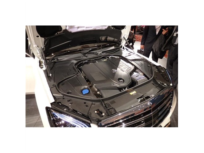 メルセデス・ベンツ、新型直6エンジン搭載の「S450」を発表 - 価格.com