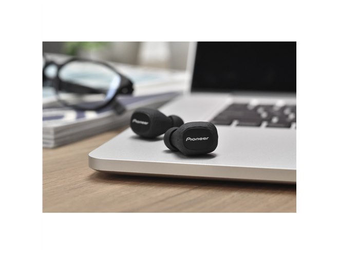 パイオニア、ブランド初の完全ワイヤレスイヤホン「C8 truly wireless パイオニア、ブランド初の完全ワイヤレスイヤホン「C8 truly wireless