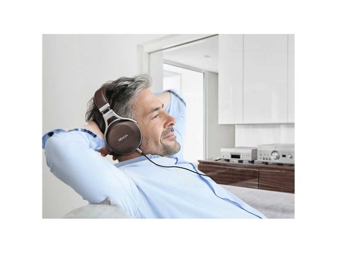 デノン、ハウジングに天然木を採用したプレミアムモデル「AH-D5200