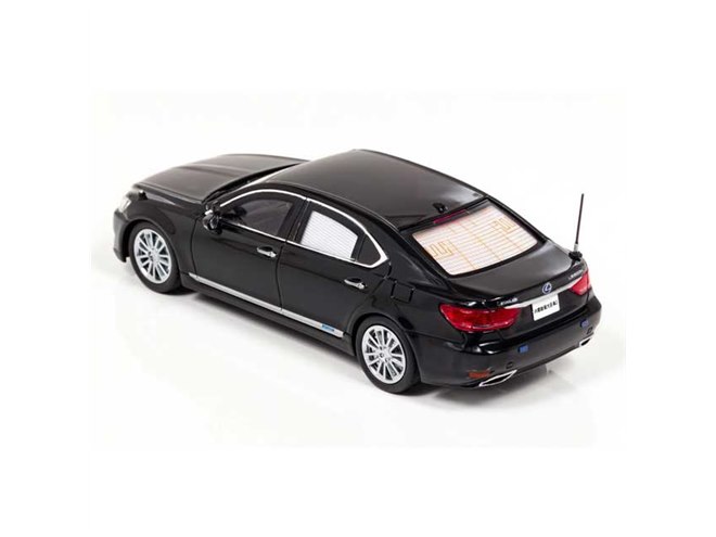 限定1300台、日本国内閣総理大臣専用「レクサス LS」1/43スケール