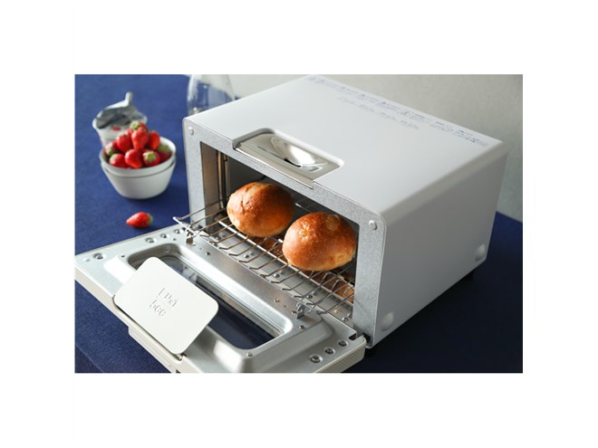 BALMUDA The Toaster」にブランドショップ限定のホワイト×ブルー