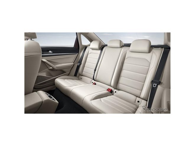 VWが ラヴィダプラス 発表へ、アルテオン 顔の新型上級セダン