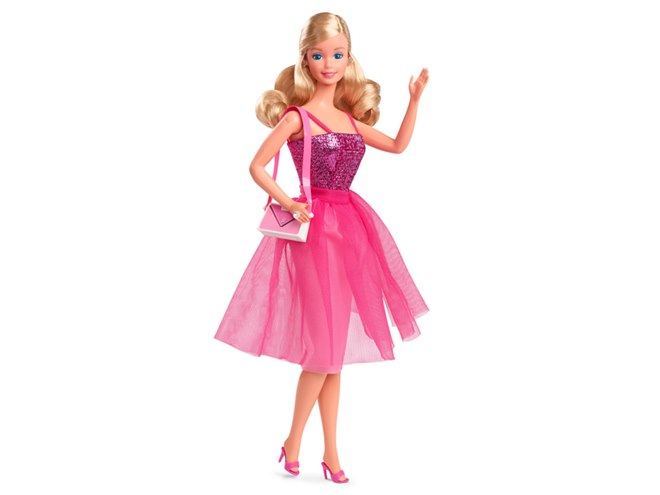 1985年のキャリアウーマンをテーマにした、2通りの衣装を楽しめる復刻