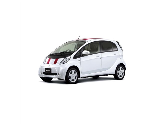 三菱i-MiEV」が軽自動車から登録車へと区分変更 - 価格.com