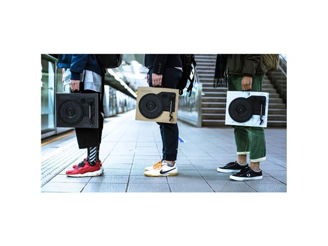 ユーザーの手で組み立てるポータブルDIYレコードプレーヤー「SPINBOX