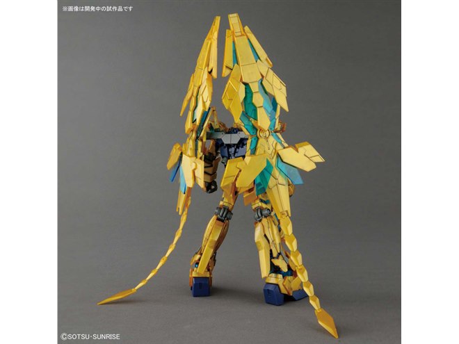 機動戦士ガンダムNT」新型アームド・アーマーを備えたフェネクスの