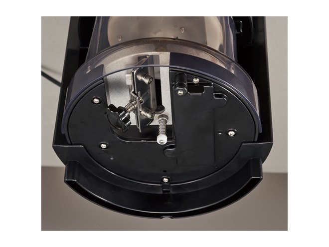 ドウシシャ、ヒーター搭載でふわとろ食感が楽しめる“温める”かき氷器