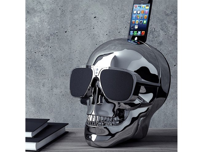 サングラスをしたドクロデザインのBluetoothスピーカー「AeroSkullHD+ 