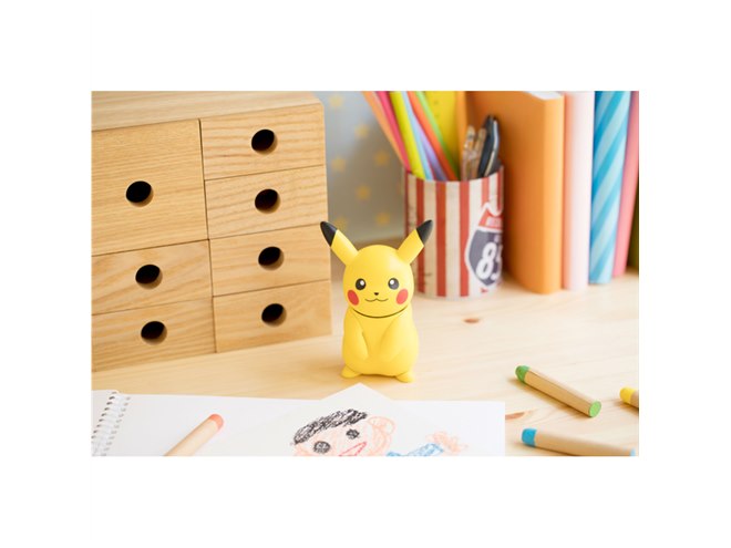タカラトミー、話しかけると振り向いてこたえるリアルなピカチュウ