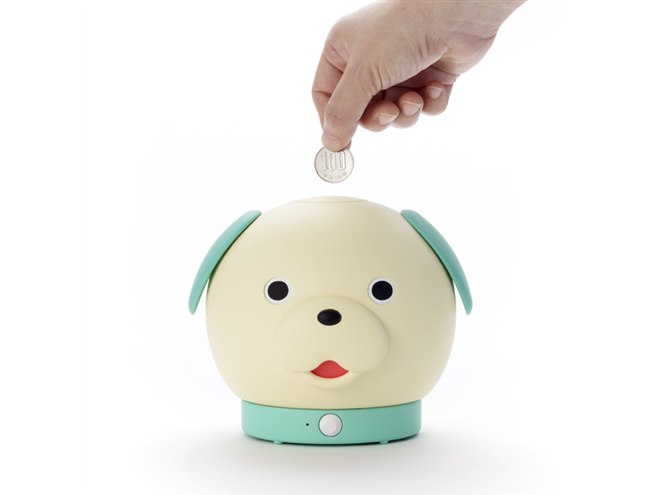 貯金額や天気・ニュースを教えてくれるスマート貯金箱「バンクワン