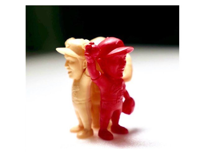 広島カープの選手がミニフィギュアに、球団公認の「炎の赤ヘル戦士