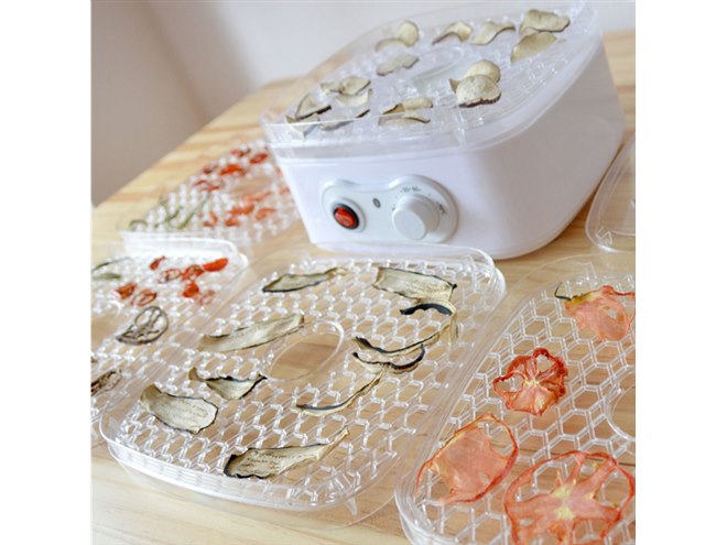 サンコー、温風で食材を乾燥させるドライフードメーカーを3,980円で