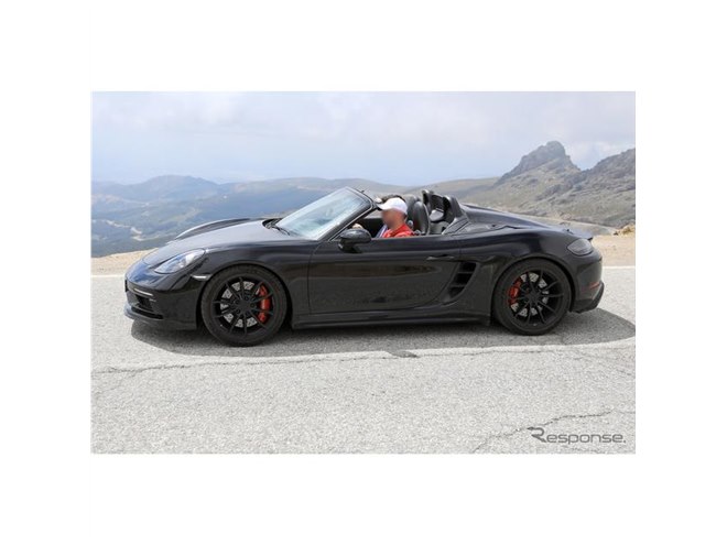 ついにルーフが開いた！ポルシェ 718ボクスター「スパイダー」の完全な