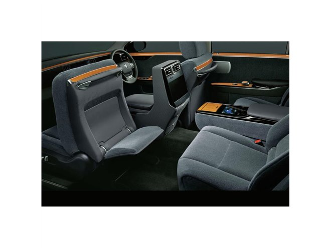 ハイブリッドの新型「トヨタ・センチュリー」発売 - 価格.com