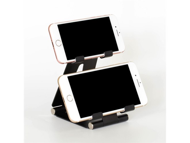 ゲームしながらSNSをチェック、スマホを上下に2台設置できるアルミ