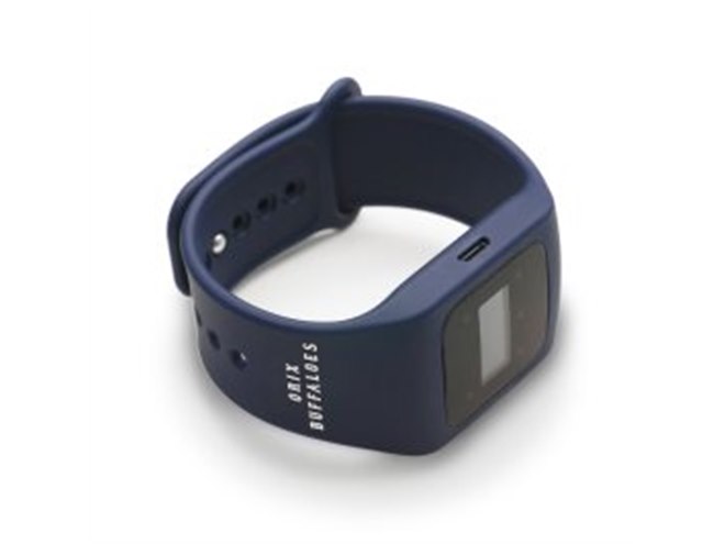 シャープ、ウェアラブル端末「funband」にオリックス