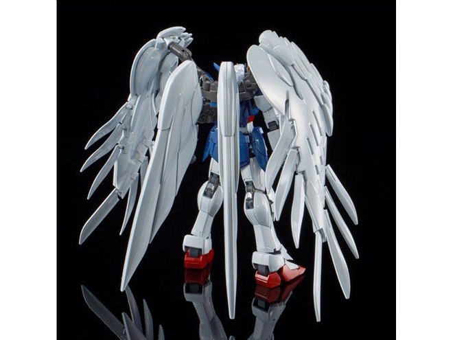 ドライツバーク装備のガンプラ「ウイングガンダムゼロ EW チタニウム