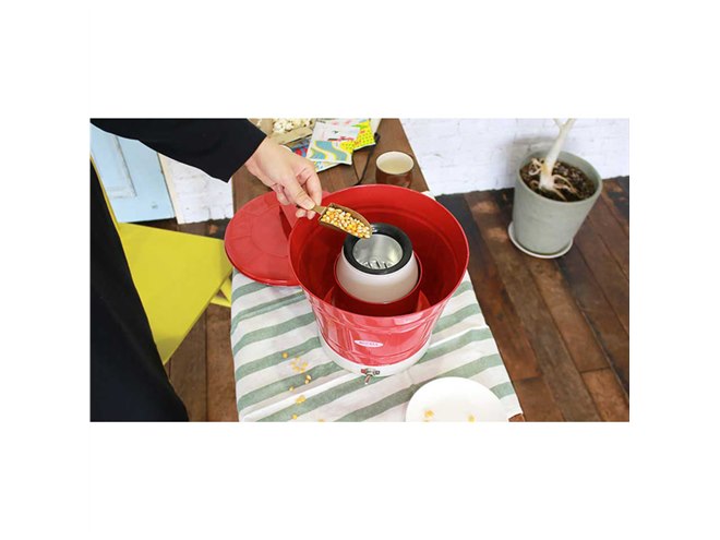 作ってそのままストックできる、レトロなバケツ型ポップコーンメーカー