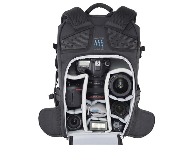 ハクバ、2気室構造のカメラバックパック「GW-PRO RED リアゲート