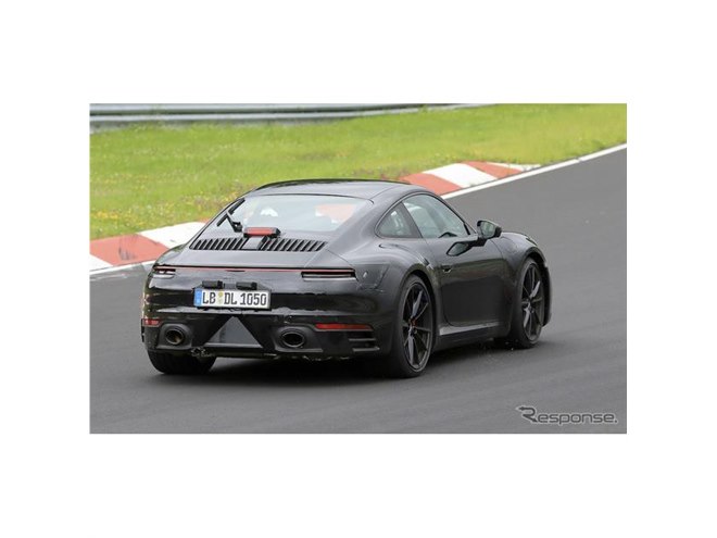ポルシェ 911 次世代型、完全なリアビューを激写！カレラSは450馬力へ